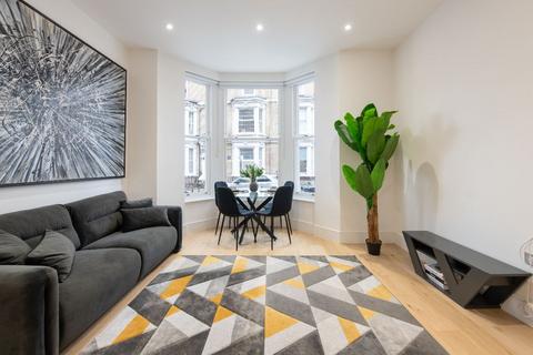 2 bedroom flat to rent, Beaumont Crescent, London