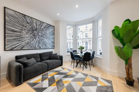 2 bedroom flat to rent, Beaumont Crescent, London