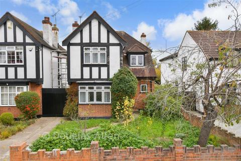 3 bedroom detached house for sale, Rockingham Avenue, Hornchurch RM11