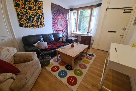 undefined, Knowle Terrace, Leeds LS4