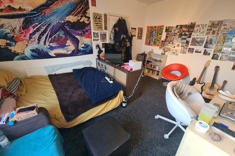 undefined, Knowle Terrace, Leeds LS4