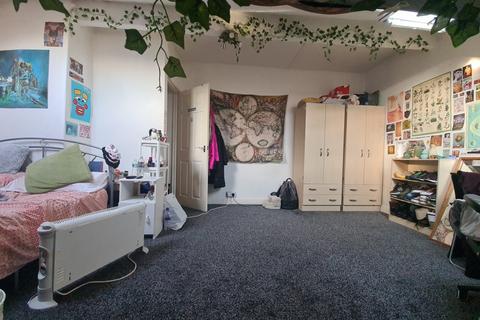 undefined, Knowle Terrace, Leeds LS4