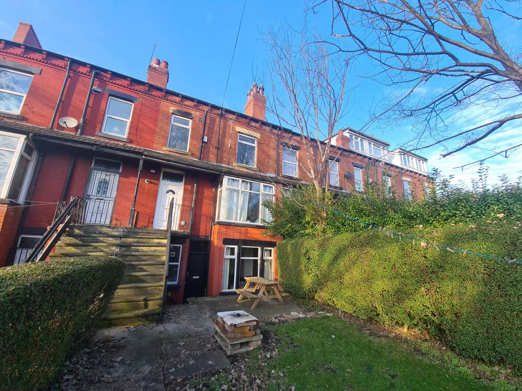 A charming view of the front exterior of a trad...