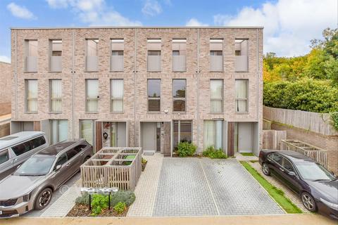 3 bedroom terraced house for sale, Khartoum Parade, Chatham Maritime, Chatham, Kent