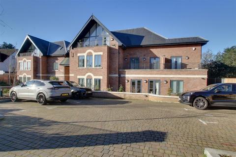 2 bedroom apartment for sale, Dessaline Lodge, Bush Hill, N21