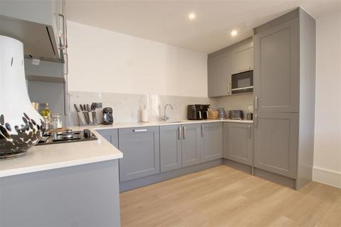 2 bedroom apartment for sale, Dessaline Lodge, Bush Hill, N21