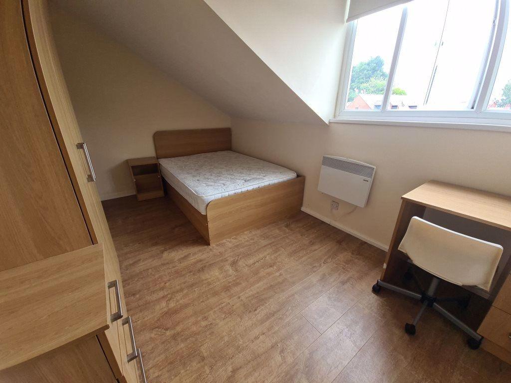 A cozy student bedroom featuring a neat single ...