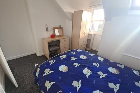 3 bedroom house to rent, Harold Terrace, Leeds LS6