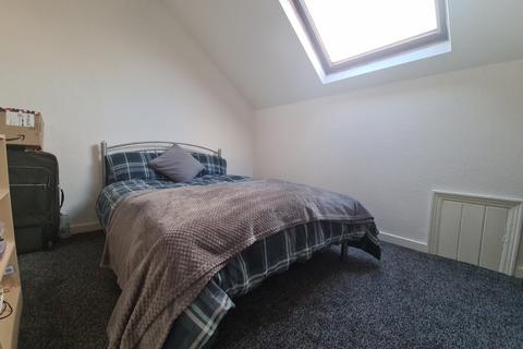 3 bedroom house to rent, Harold Terrace, Leeds LS6
