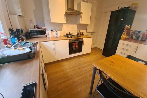 3 bedroom house to rent, Harold Terrace, Leeds LS6