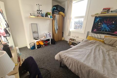 3 bedroom house to rent, Harold Terrace, Leeds LS6