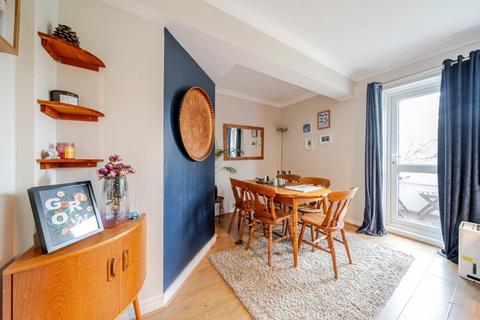 2 bedroom flat for sale, Paradise Road, London, SW4