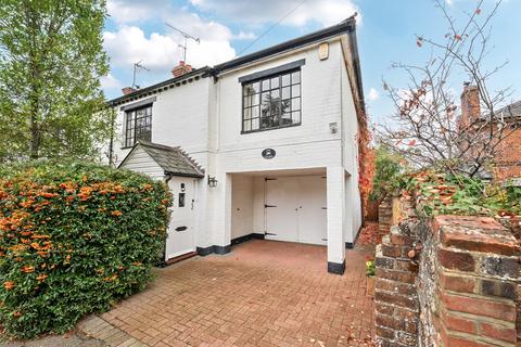 3 bedroom end of terrace house for sale, The Street, Reading RG10