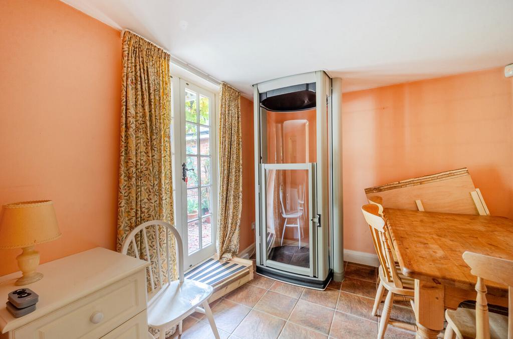 1369334-21-68ef7b...