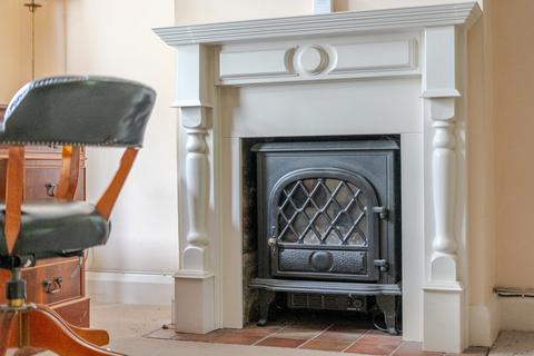 3 bedroom end of terrace house for sale, The Street, Reading RG10