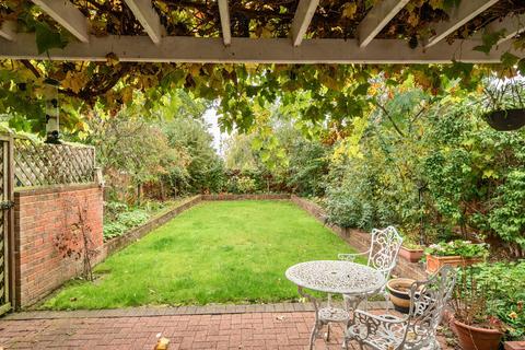 3 bedroom end of terrace house for sale, The Street, Reading RG10