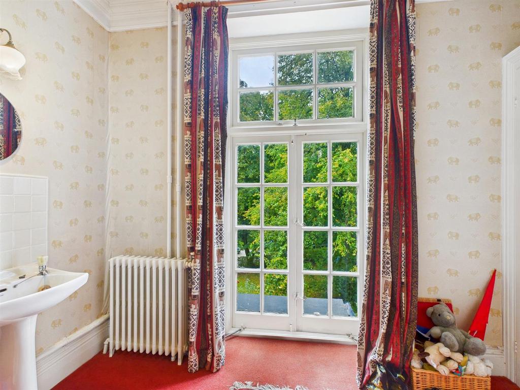 CAM03145 G0-PR0418-STILL036.jpg