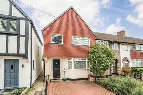 Lisbon Avenue, Twickenham TW2