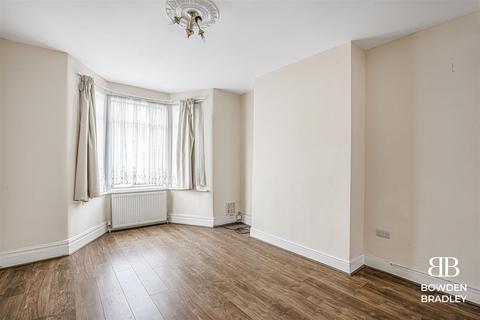 3 bedroom terraced house for sale, Claremont Gardens, Seven Kings