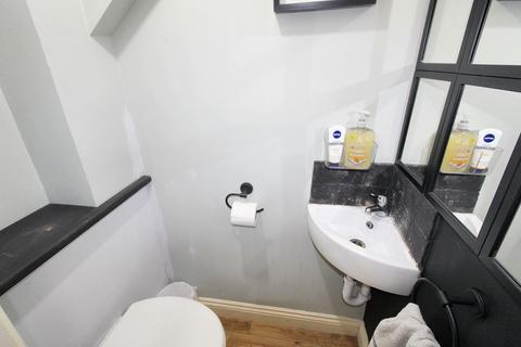 4 bedroom semi-detached house for sale, Wilson Terrace, Forest hall, Newcastle upon Tyne, Tyne and Wear, NE12 7JP