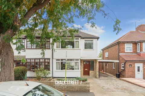 3 bedroom end of terrace house for sale, Saunton Road, Hornchurch, RM12