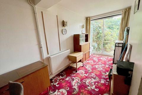 3 bedroom semi-detached house for sale, Glencoe Road, Bushey, WD23.