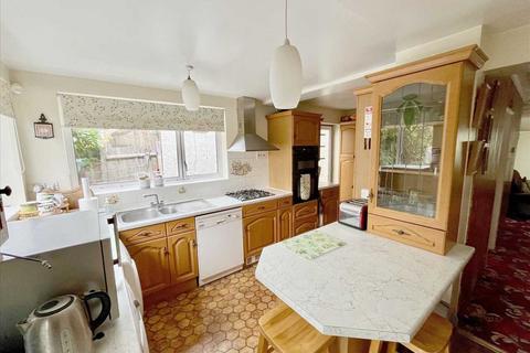 3 bedroom semi-detached house for sale, Glencoe Road, Bushey, WD23.