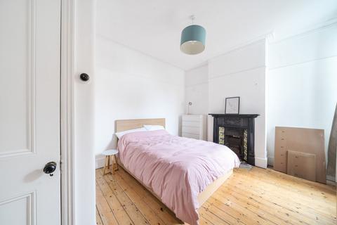 1 bedroom flat for sale, Oakmead Road, London, SW12