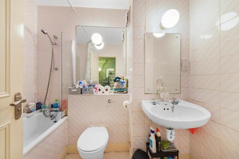 2 bedroom flat for sale, Austin Road, London SW11