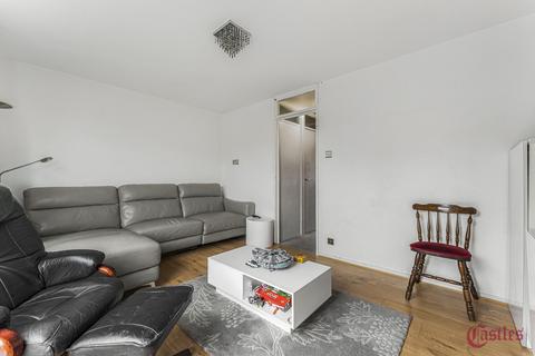 3 bedroom maisonette for sale, Ambleside Close, London