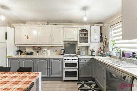 3 bedroom maisonette for sale, Ambleside Close, London