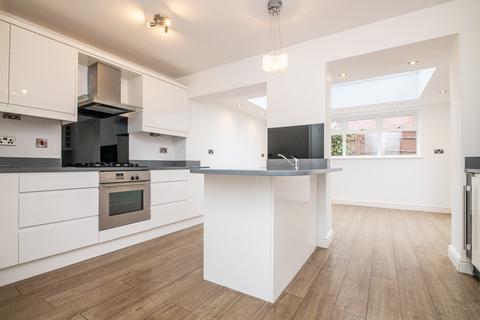 3 bedroom townhouse to rent, Sedge Drive, Bromsgrove B61