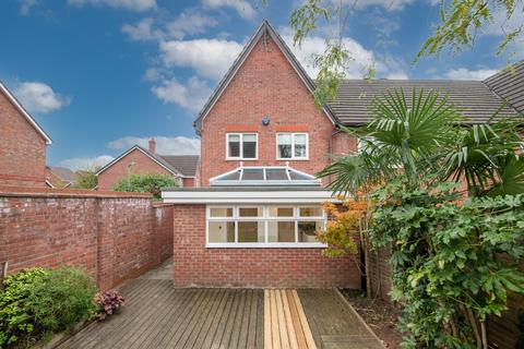 3 bedroom townhouse to rent, Sedge Drive, Bromsgrove B61