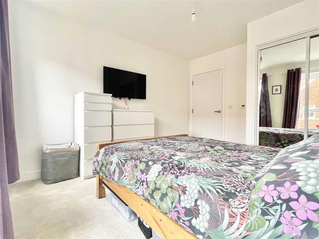 Bed2.jpg