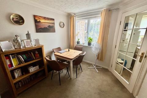 1 bedroom retirement property for sale, Station Road, Addlestone, Surrey, KT15