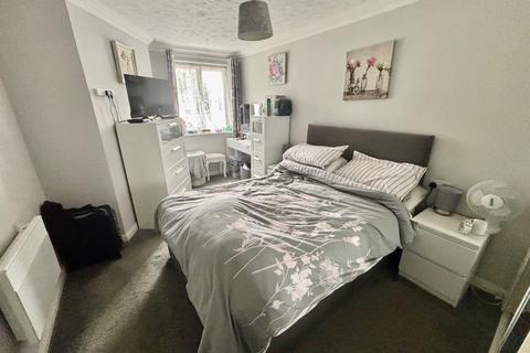 1 bedroom retirement property for sale, Station Road, Addlestone, Surrey, KT15