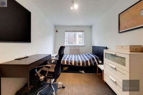2 bedroom apartment to rent, Wesley Close, Kennington