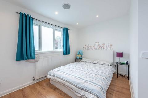 undefined, Heton Gardens, Hendon, London, NW4