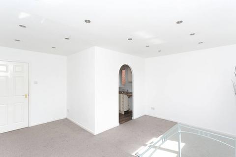 2 bedroom flat for sale, Gade Close, Watford, WD18