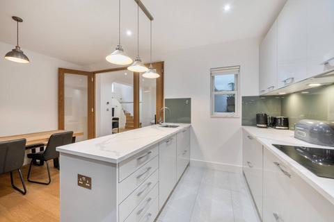 3 bedroom maisonette to rent, Cornwall Gardens, South Kensington, London, SW7
