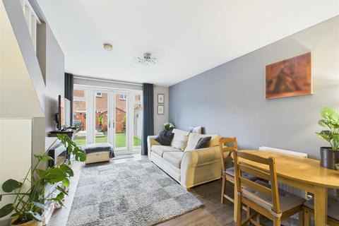2 bedroom end of terrace house for sale, Munstead Way, Brough