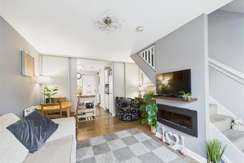 2 bedroom end of terrace house for sale, Munstead Way, Brough