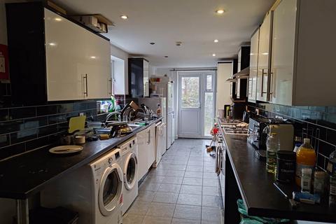 9 bedroom house to rent, Miskin Street, Cathays, Cardiff