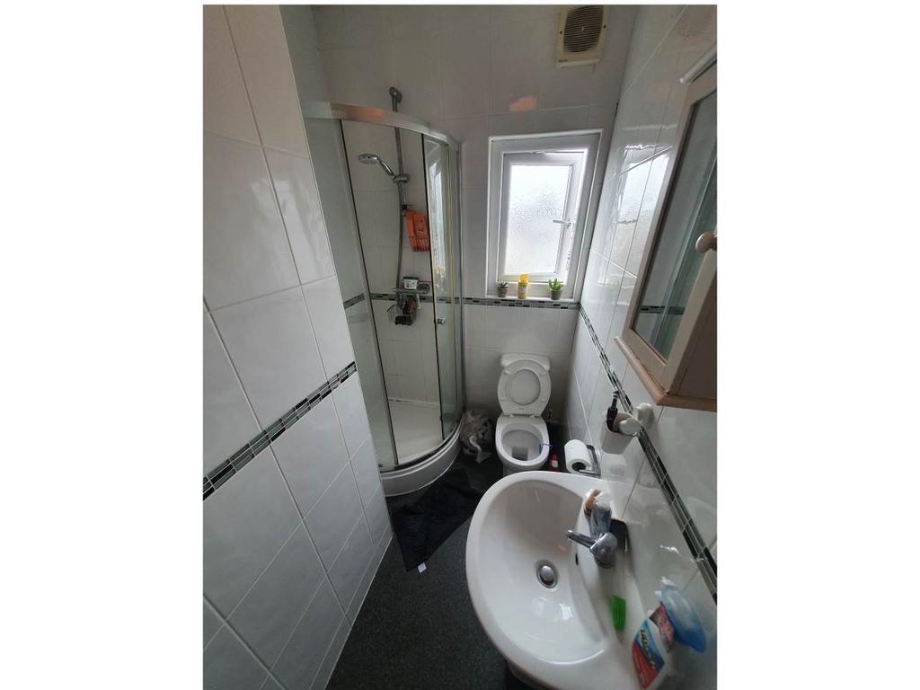 Second Floor Bathroo