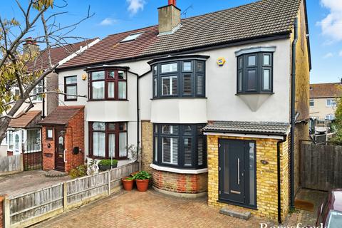 Crowlands Avenue, Romford, RM7