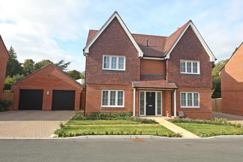 4 bedroom detached house for sale, Deeble Way, Netley Abbey, Southampton