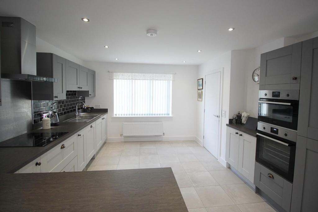 Kitchen 2.JPG