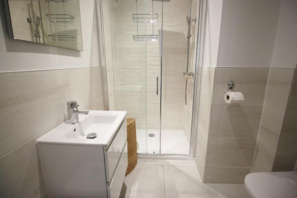 En suite 2.JPG