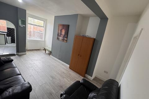 3 bedroom terraced house to rent, Claude Street, Manchester M8
