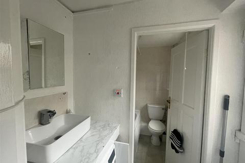 2 bedroom terraced house to rent, Elswick Street, Liverpool L8